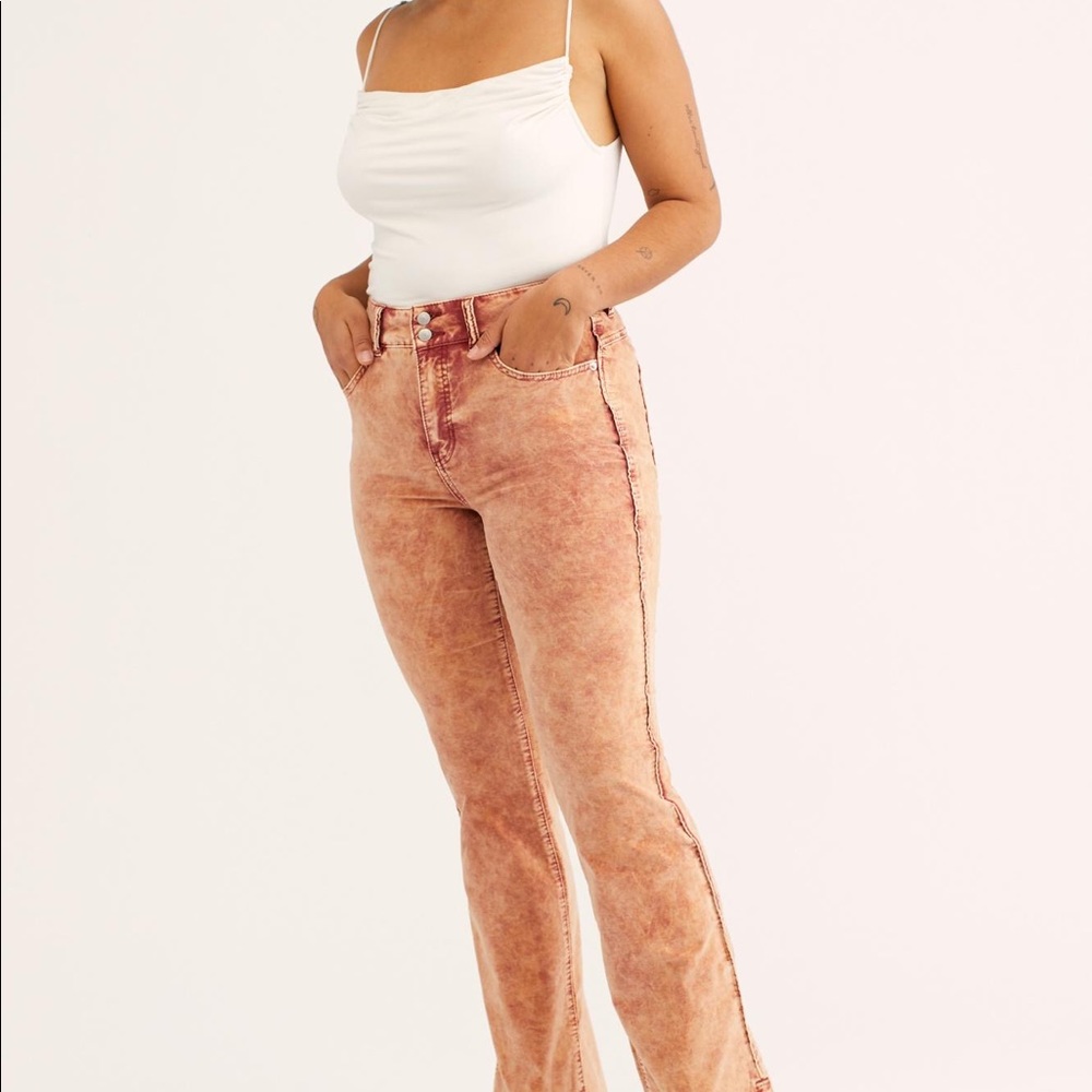 We The Free CRVY Foxy Lady Velvet Bootcut Pink - Picture 1 of 4